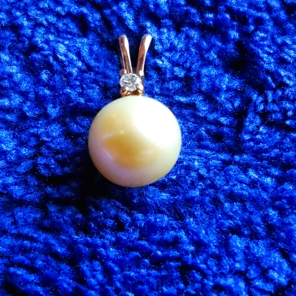 Maui divers pearl pendant